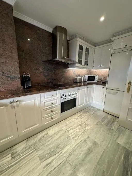 Magna Marbella 2 Bed Apt With Speacular Sea Views شقة
